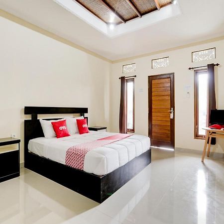 Oyo 90711 Blembong Homestay จิมบาราน ภายนอก รูปภาพ