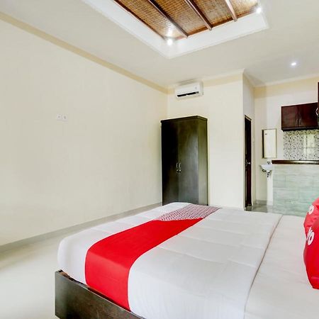 Oyo 90711 Blembong Homestay จิมบาราน ภายนอก รูปภาพ