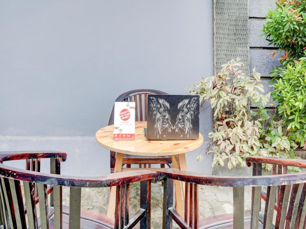 Oyo 90711 Blembong Homestay จิมบาราน ภายนอก รูปภาพ