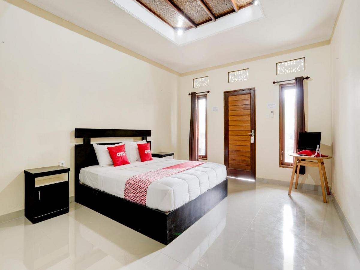 Oyo 90711 Blembong Homestay จิมบาราน ภายนอก รูปภาพ