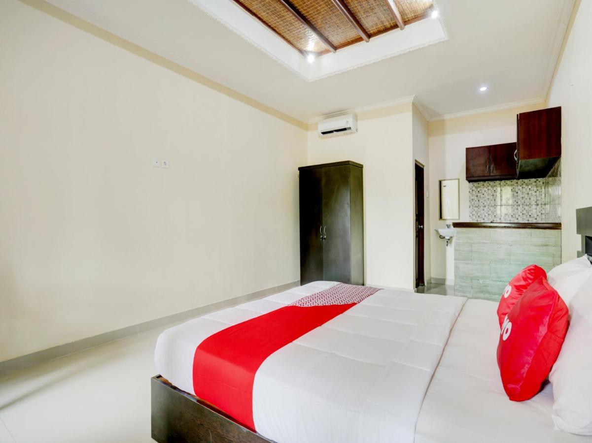 Oyo 90711 Blembong Homestay จิมบาราน ภายนอก รูปภาพ