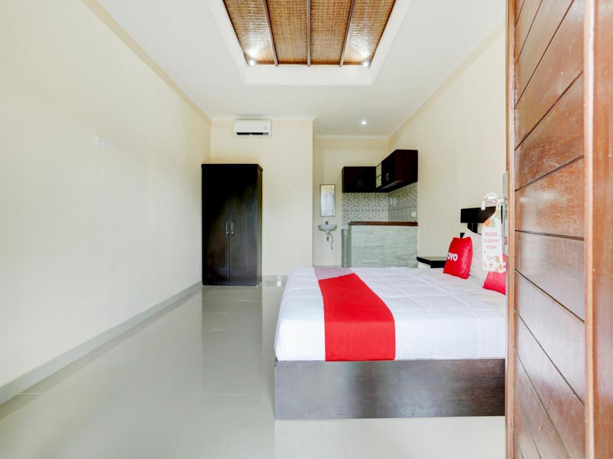 Oyo 90711 Blembong Homestay จิมบาราน ภายนอก รูปภาพ