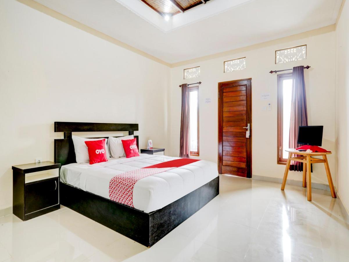 Oyo 90711 Blembong Homestay จิมบาราน ภายนอก รูปภาพ