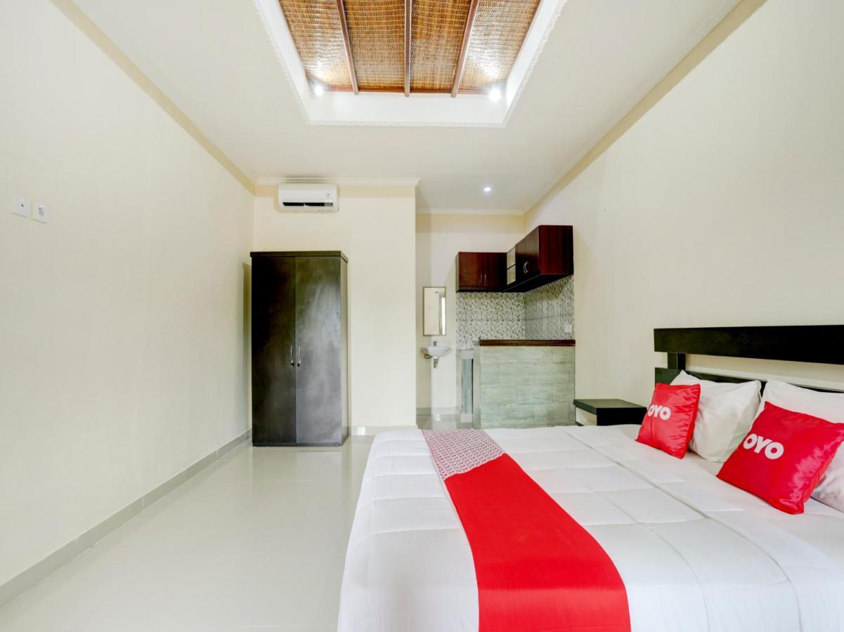 Oyo 90711 Blembong Homestay จิมบาราน ภายนอก รูปภาพ