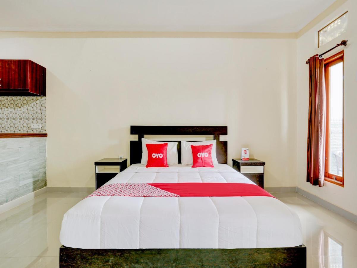 Oyo 90711 Blembong Homestay จิมบาราน ภายนอก รูปภาพ